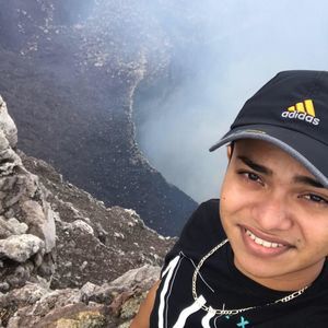 Meet your Posher, Adonnis